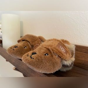 Like new excellent condition baby bear uggs size USA02/03
